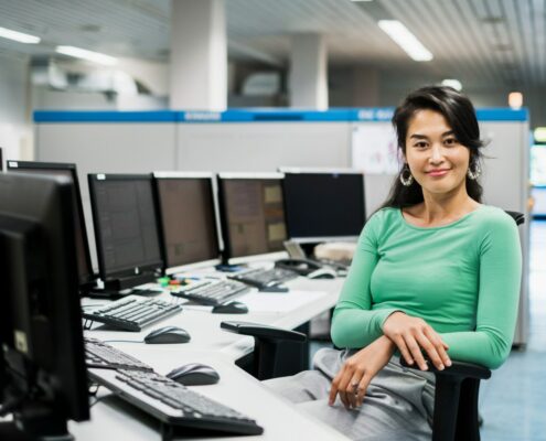 pracownik it 495x400 - Jak skorzystać z leasingu sprzętu IT w celu modernizacji infrastruktury technologicznej firmy?